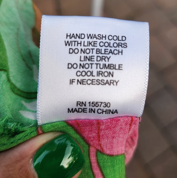 Rose +Olive Women's Button crop top, size Large, floral pattern-EUC - Picture 6 of 8